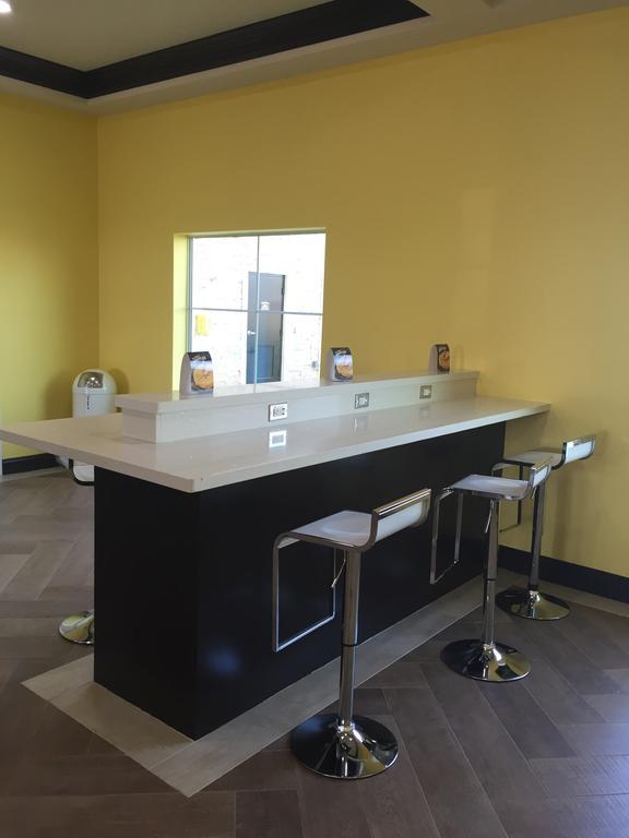Residency Suites Cotulla Ngoại thất bức ảnh
